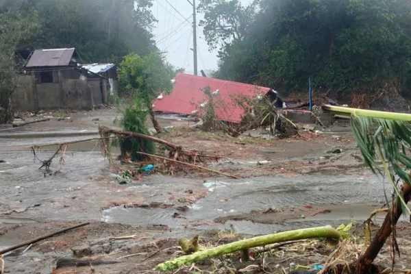 ফিলিপাইনে সুপার টাইফুন 'ফাং-ওং'-এর প্রভাবে ক্ষতিগ্রস্ত ঘরবাড়ি। ছবি: সংগৃহীত 2