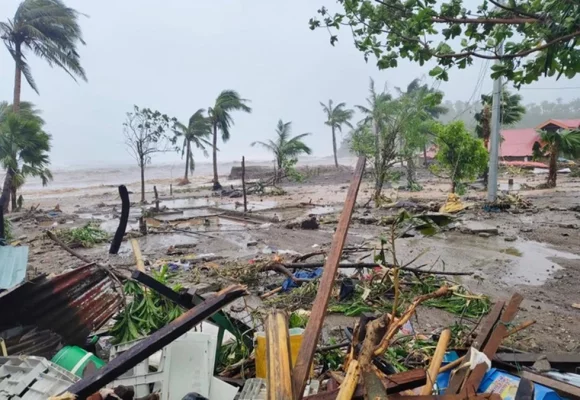 ফিলিপাইনে সুপার টাইফুন 'ফাং-ওং'-এর প্রভাবে ক্ষতিগ্রস্ত ঘরবাড়ি। ছবি: সংগৃহীত 3