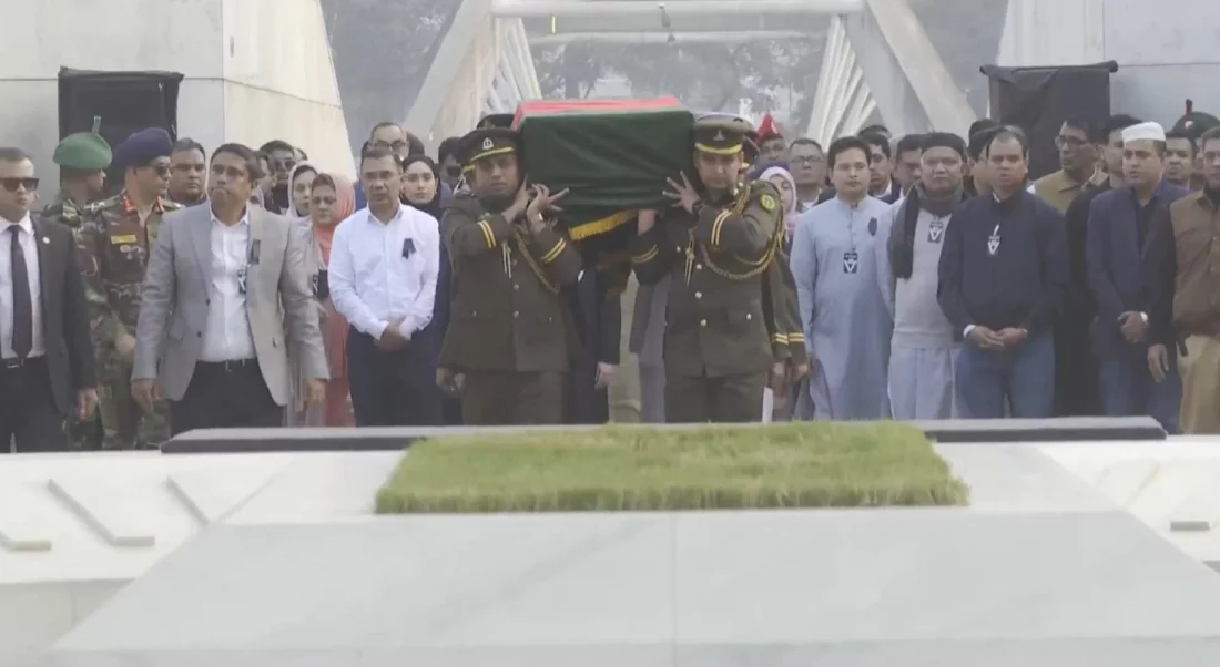 স্বামী শহীদ রাষ্ট্রপতি জিয়াউর রহমানের পাশে চিরনিদ্রায় শায়িত হলেন বেগম খালেদা জিয়া