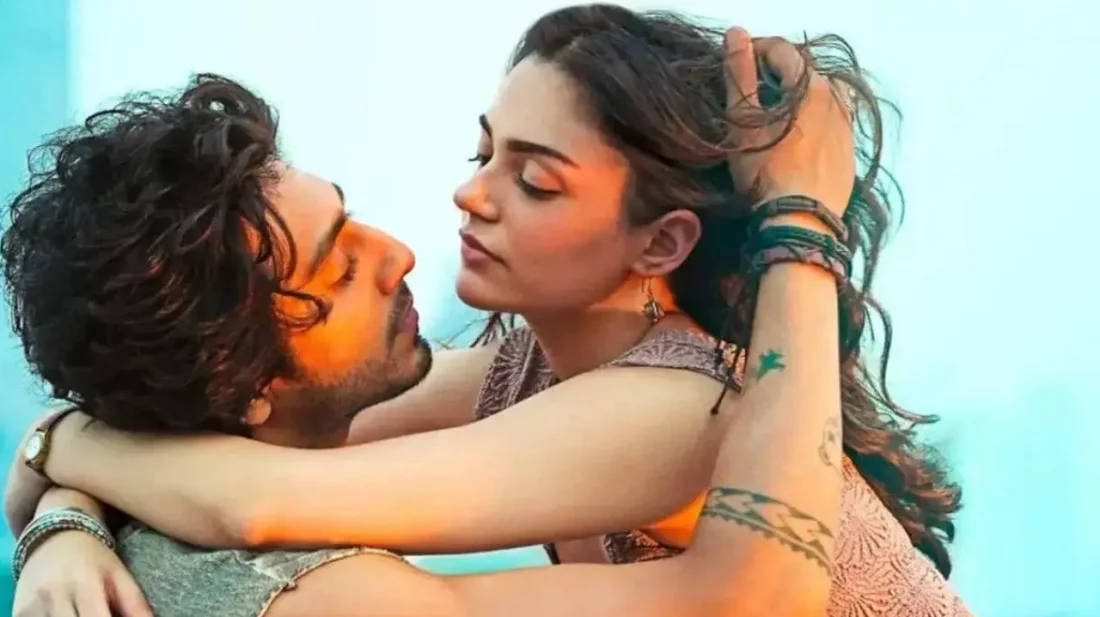 আহান পান্ডে ও অনীত পাড্ডা। ছবি: সংগৃহীত।