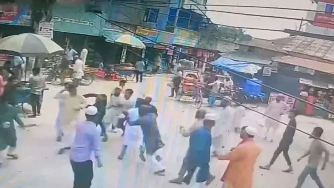 হামলার ঘটনা ধরা পড়েছে সিসিটিভি ফুটেজে। ছবি: সংগৃহীত
