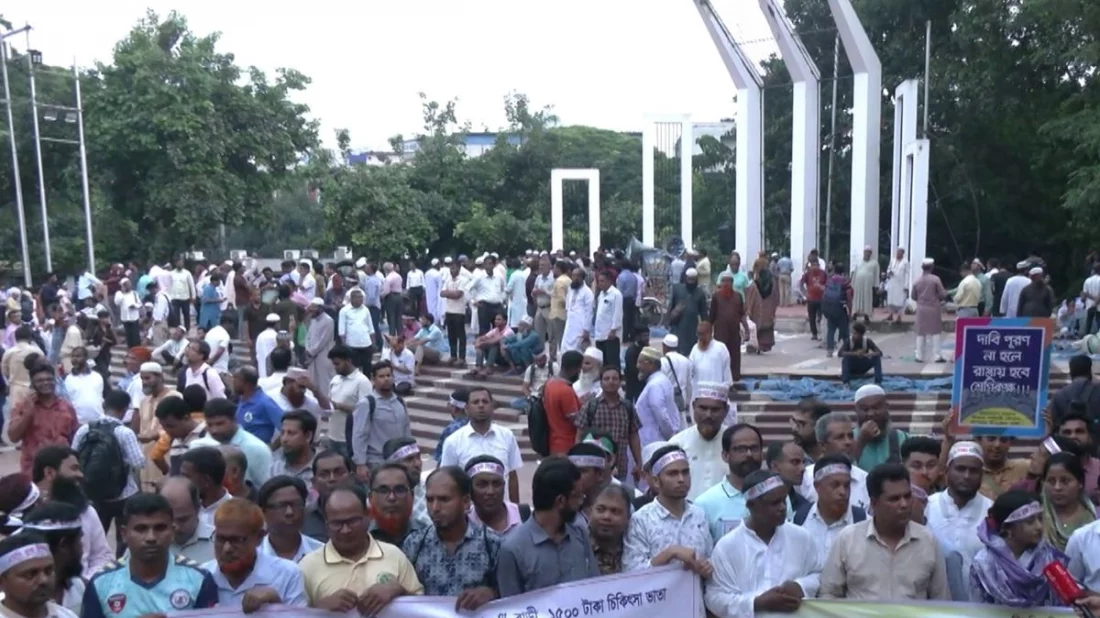 অনশনে অসুস্থ হয়ে পড়ছেন এমপিভুক্ত ৪ শিক্ষক