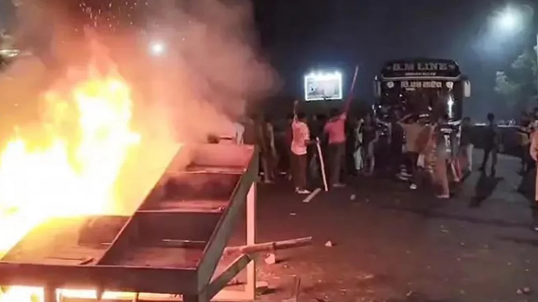 বিএনপির মনোনয়ন না পাওয়ায় ঢাকা–ভাঙ্গা এক্সপ্রেসওয়েতে টায়ার জ্বালিয়ে বিক্ষোভ