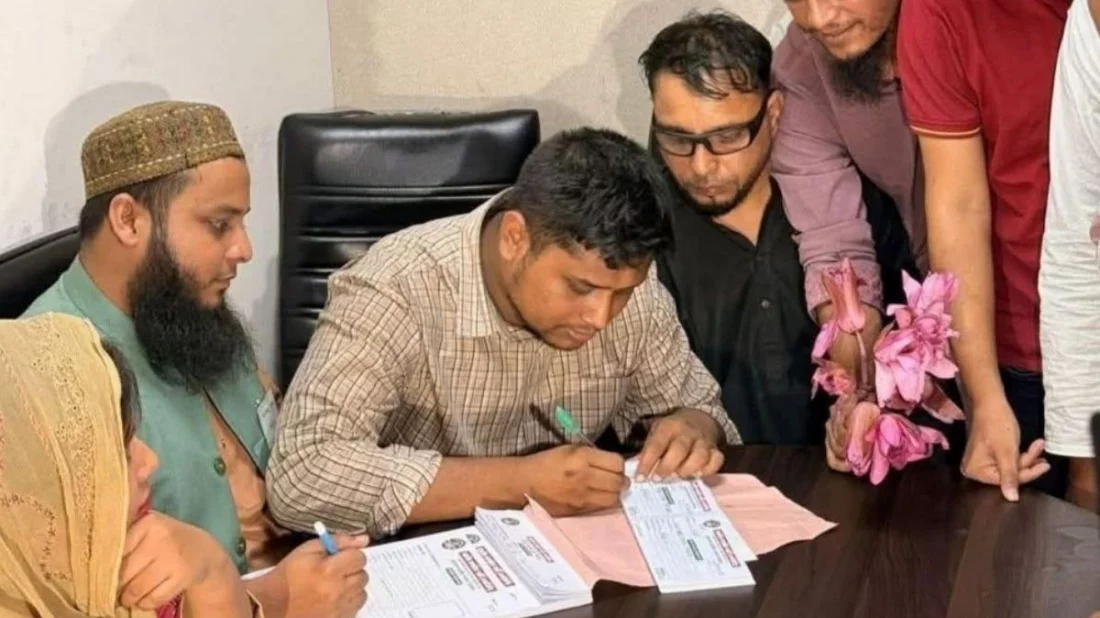 দলীয় মনোনয়নপত্র গ্রহণ করেছেন হাসনাত আব্দুল্লাহ। ছবি: সংগৃহীত
