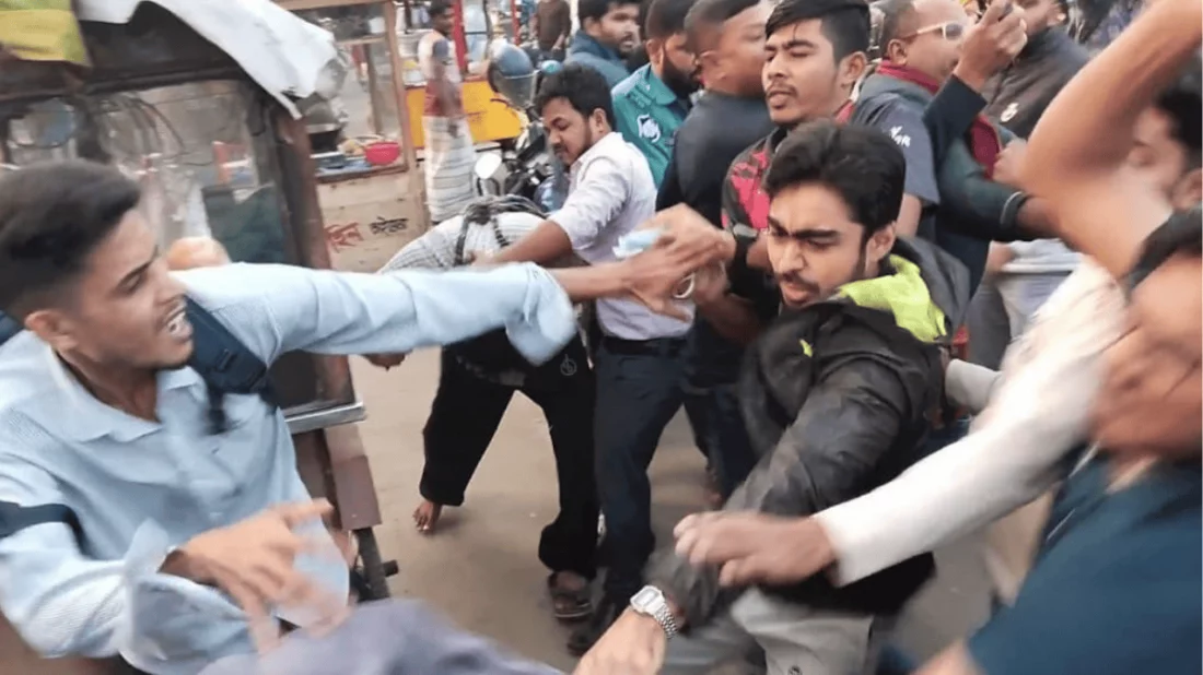 বাউল আবুল সরকারের মুক্তির দাবিতে খুলনায় মানববন্ধনে হামলা। সংগৃহীত ছবি