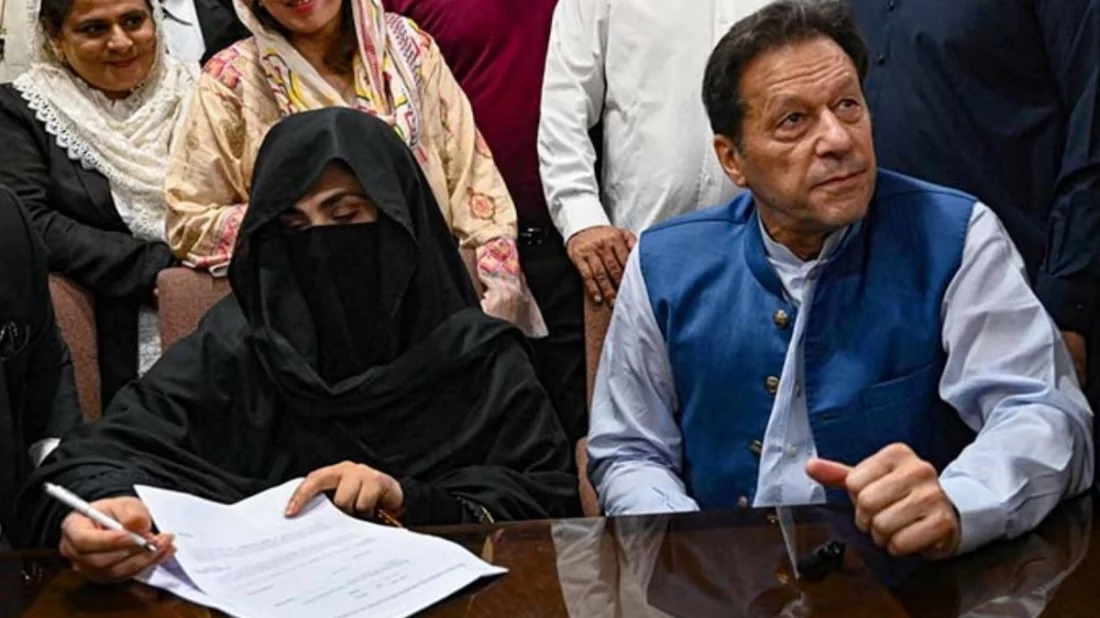 তোশাখানা-২ মামলায় ইমরান খান ও স্ত্রী বুশরা বিবির ১৭ বছরের কারাদণ্ড