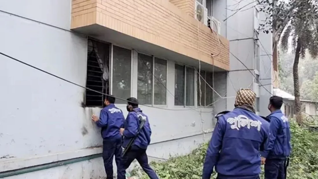 কুষ্টিয়ায় নির্বাচন অফিসে আগুন