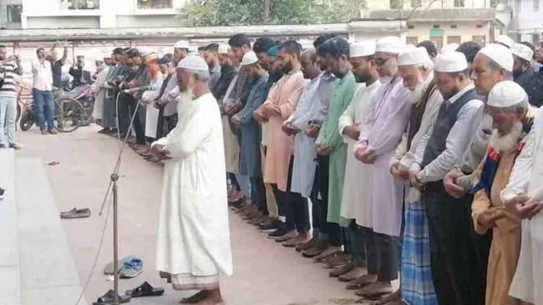 নিজ জেলা ঝালকাঠিতে ওসমান হাদির গায়েবানা জানাজা অনুষ্ঠিত