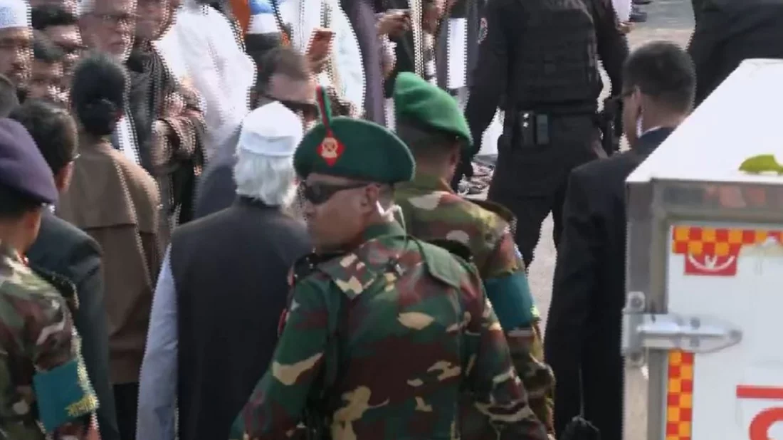 ওসমান হাদির জানাজায় অংশ নিলেন প্রধান উপদেষ্টা