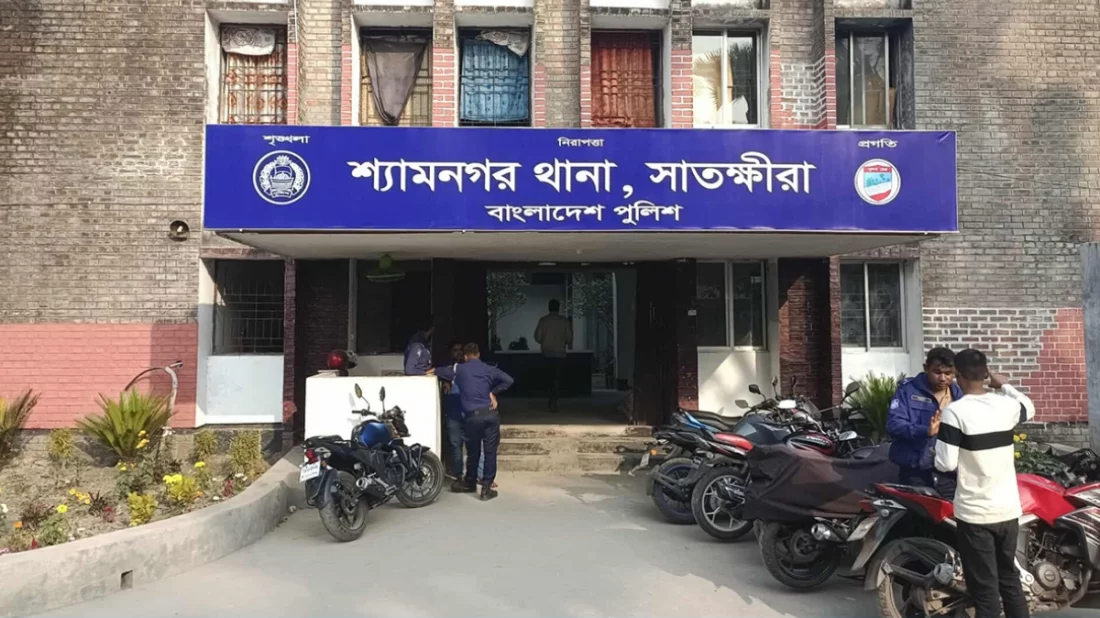 সাতক্ষীরায় এলোপাতাড়ি কুপিয়ে বৃদ্ধকে হত্যা, পাঁচ নারীসহ ৯ জন আটক