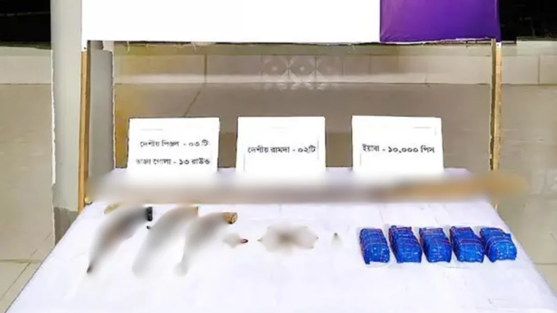 টেকনাফে নৌবাহিনীর অভিযানে অস্ত্র ও গোলাবারুদ উদ্ধার