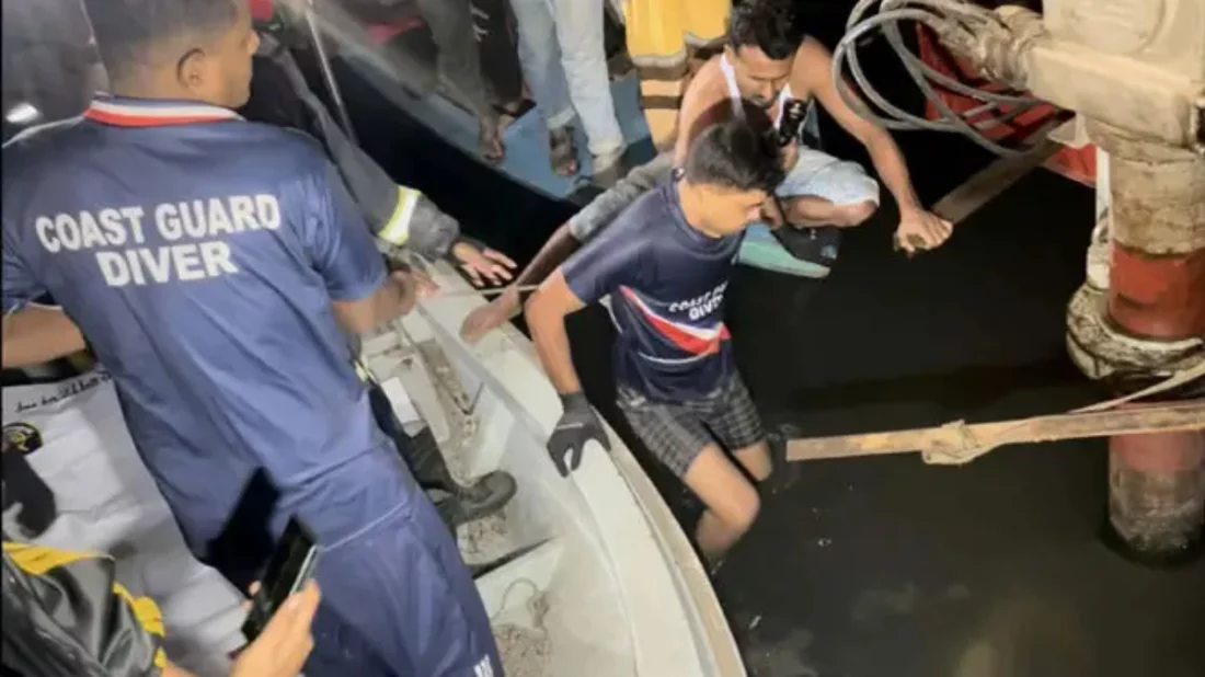 ফেরি থেকে ট্রাকসহ ৫ যানবাহন নদীতে, ৩ জনের লাশ উদ্ধার