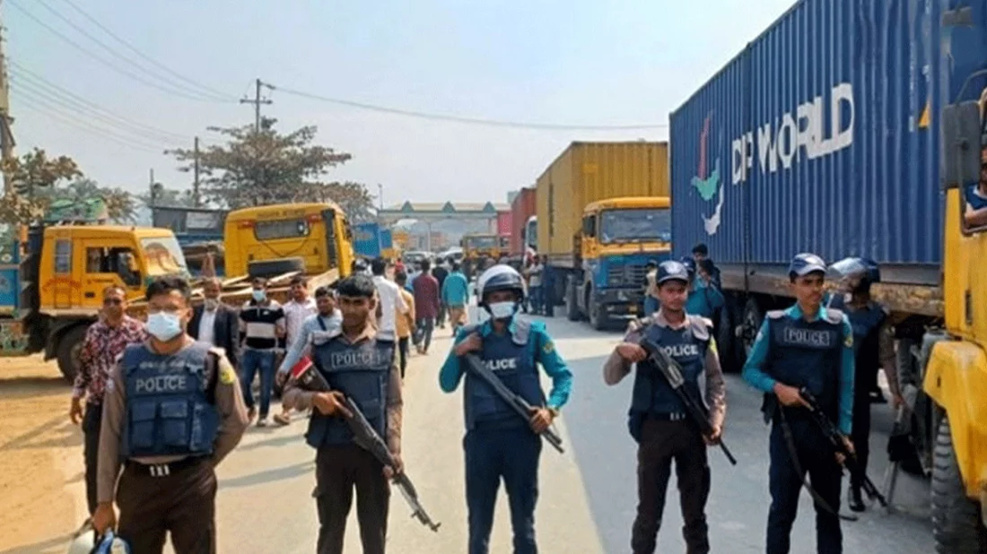 পরিস্থিতি নিয়ন্ত্রণে পর্যাপ্ত পুলিশ মোতায়েন রয়েছে। ছবি: সংগৃহীত