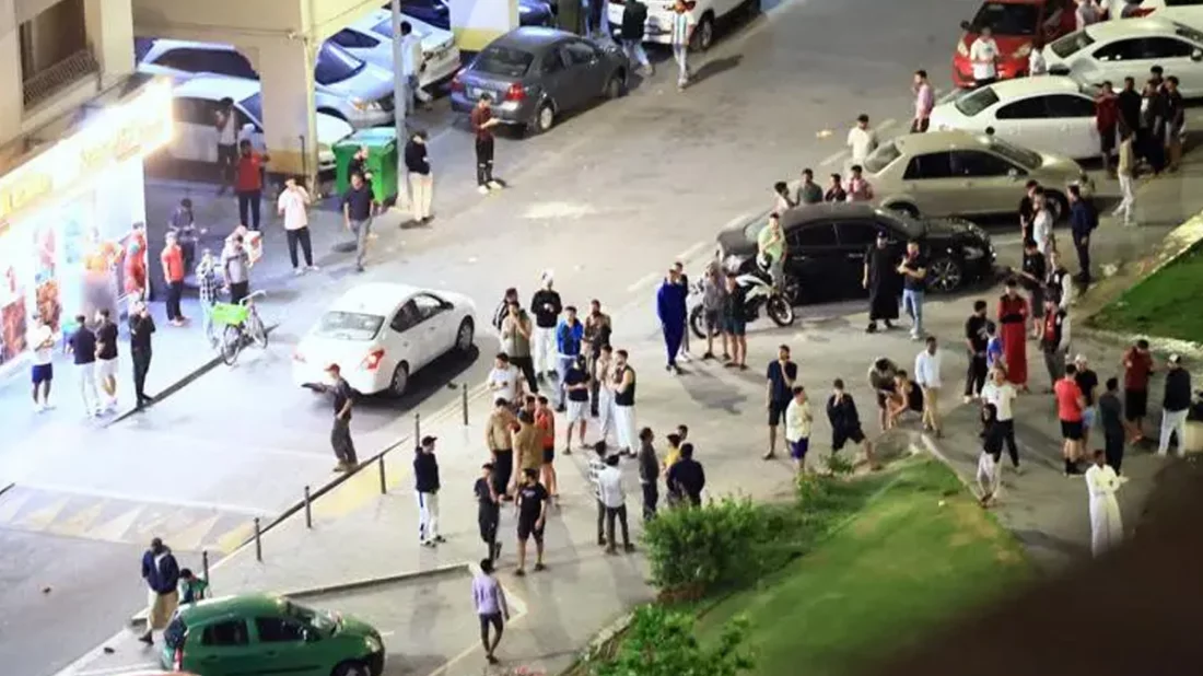 দোহায় বেশ কয়েকটি শক্তিশালী বিস্ফোরণের শব্দ শোনার পর মানুষ রাস্তায় নেমে আসে