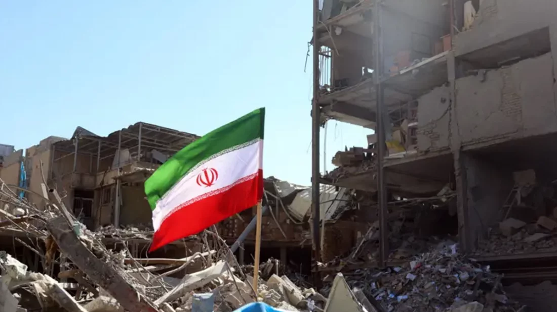 ইসরায়েল-যুক্তরাষ্ট্রের অতর্কিত হামলায় দিশেহারা ইরান