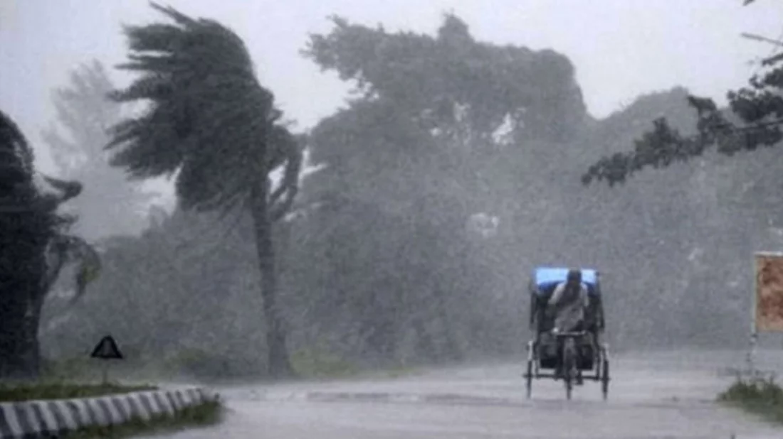 দেশের ১৫ জেলার ওপর দিয়ে ঘণ্টায় সর্বোচ্চ ৮০ কিলোমিটার বেগে ঝড়ো হাওয়া বয়ে যেতে পারে। ফাইল ফটো