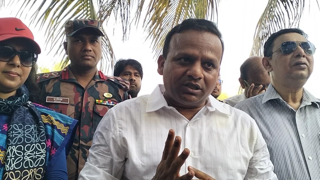 টেকনাফ স্থলবন্দর পরিদর্শনকালে সাংবাদিকদের সঙ্গে কথা বলেন নৌপরিবহন প্রতিমন্ত্রী মো. রাজিব আহসান।