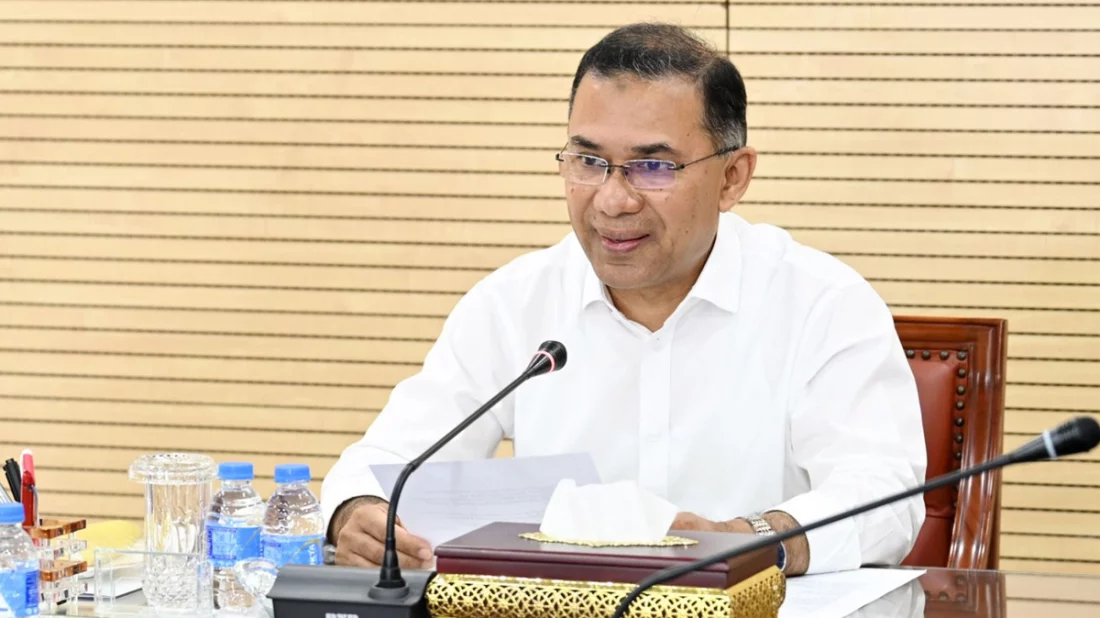 বৌদ্ধ সম্প্রদায়ের নেতৃবৃন্দের সঙ্গে শুভেচ্ছা বিনিময়কালে প্রধানমন্ত্রী তারেক রহমান।