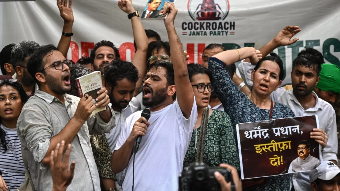 ভারতে ককরোচ জনতা পার্টির বিক্ষোভ।