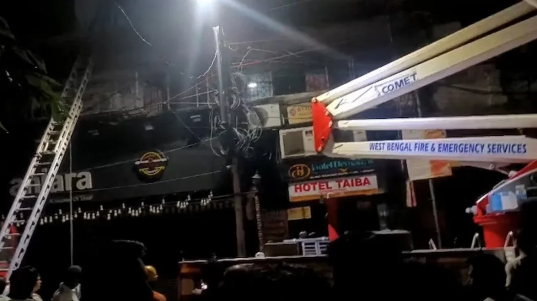 কলকাতার নিউ মার্কেটের হোটেলে ভয়াবহ অগ্নিকাণ্ডে নিহত ৯। ছবি: এনডিটিভি