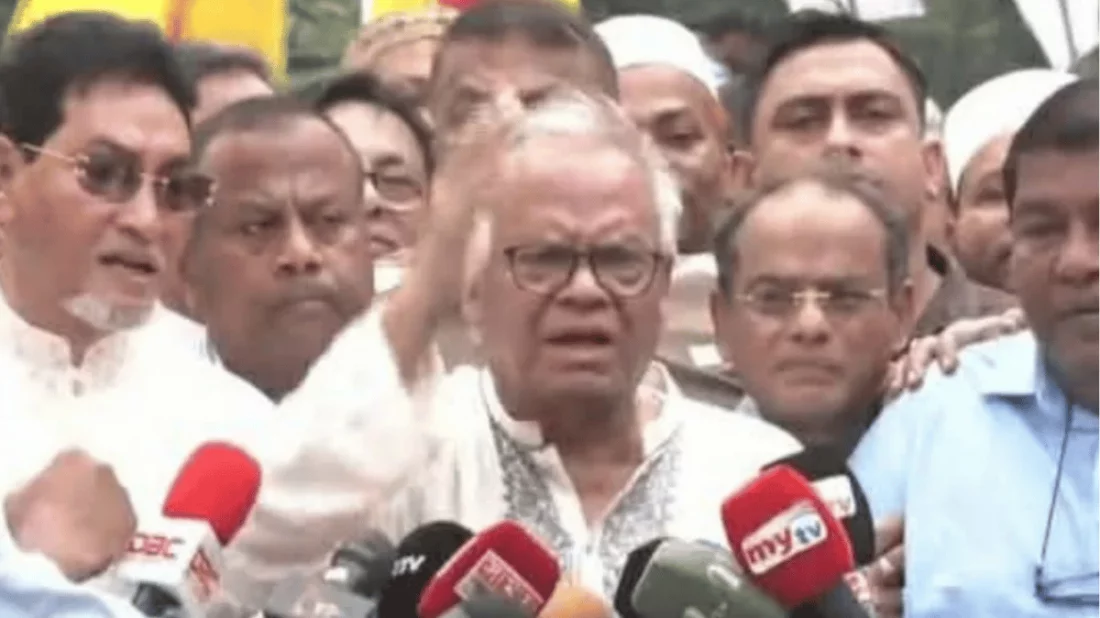 বিএনপির প্রতিষ্ঠাবার্ষিকী উপলক্ষে জিয়াউর রহমান ও সাবেক প্রধানমন্ত্রী খালেদা জিয়ার সমাধিতে শ্রদ্ধা নিবেদন শেষে রিজভী। সংগৃহীত