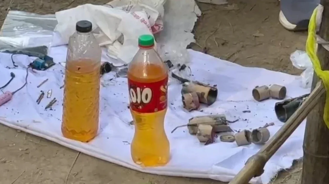 উদ্ধারকৃত বোমাসদৃশ বস্তু। ছবি: সংগৃহীত