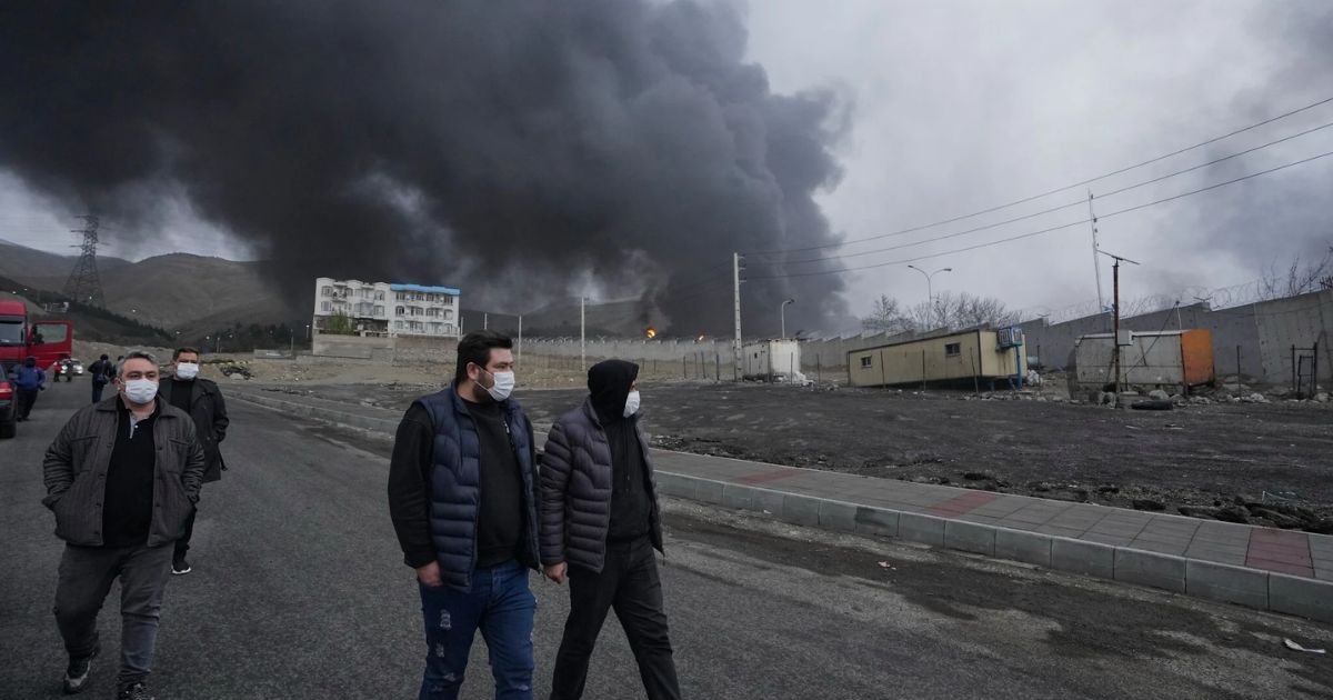 ইরানে ‘অ্যাসিড বৃষ্টি’র শঙ্কা জানাচ্ছে দেশটির রেড ক্রিসেন্ট