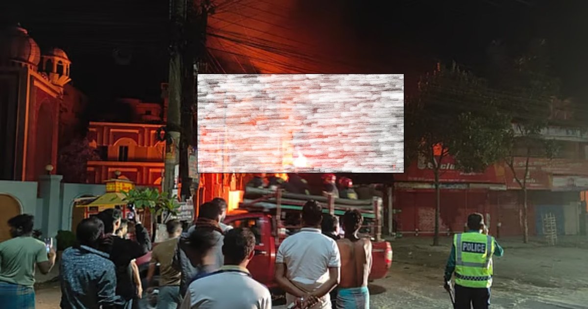 সিলেটে মধ্যরাতে ১৩টি গাড়ি পুড়ে ছাই