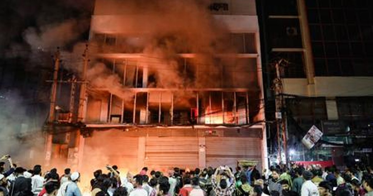 প্রথম আলো–ডেইলি স্টারে হামলা: কুড়াল হাতে উল্লাস করা যুবকসহ গ্রেপ্তার ১০