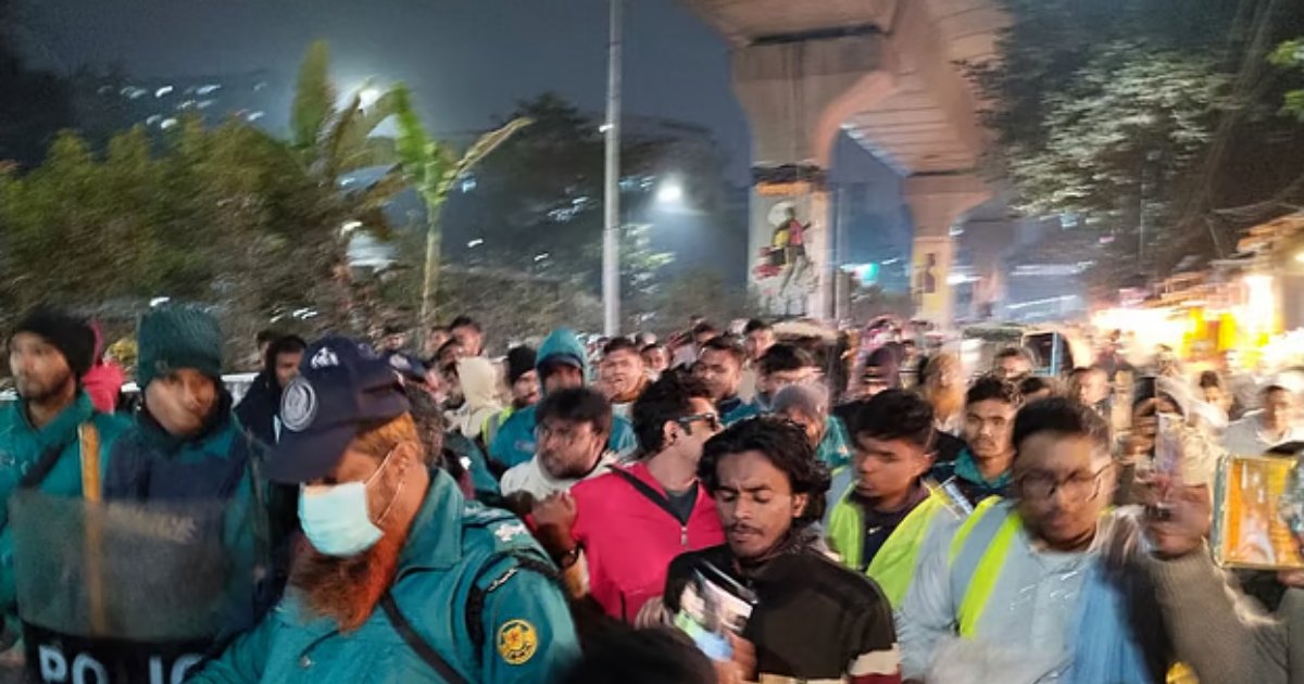 ইনকিলাব মঞ্চের আন্দোলন থেকে পিস্তলসহ যুবক আটক