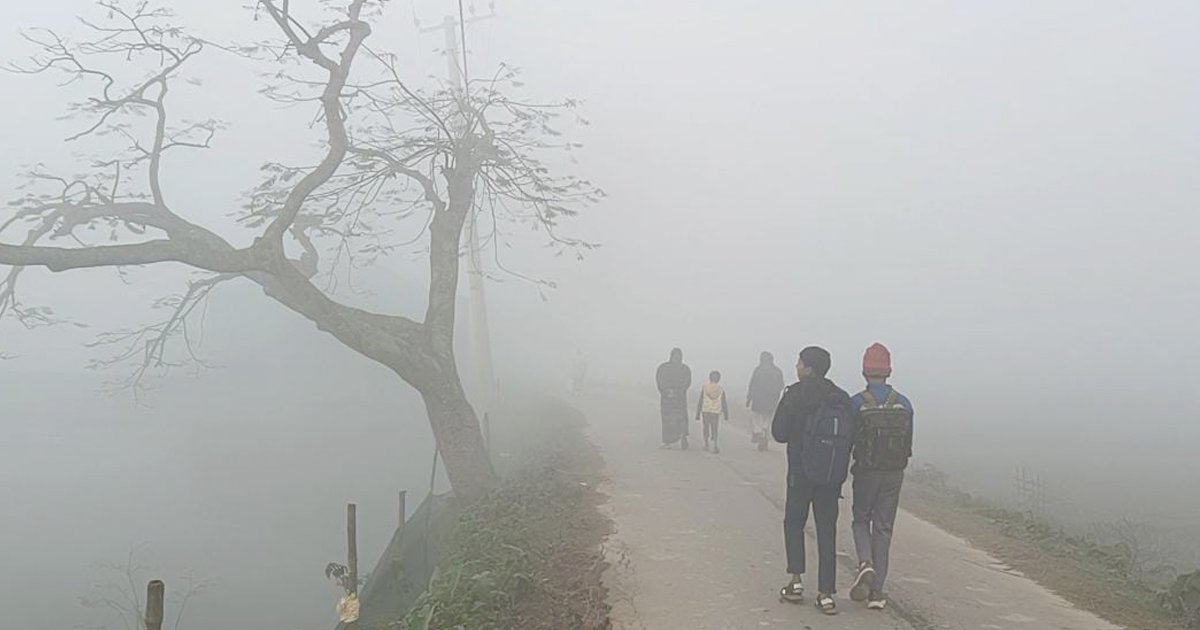 ঘন কুয়াশা আর শীতে কাবু রংপুরের জনজীবন