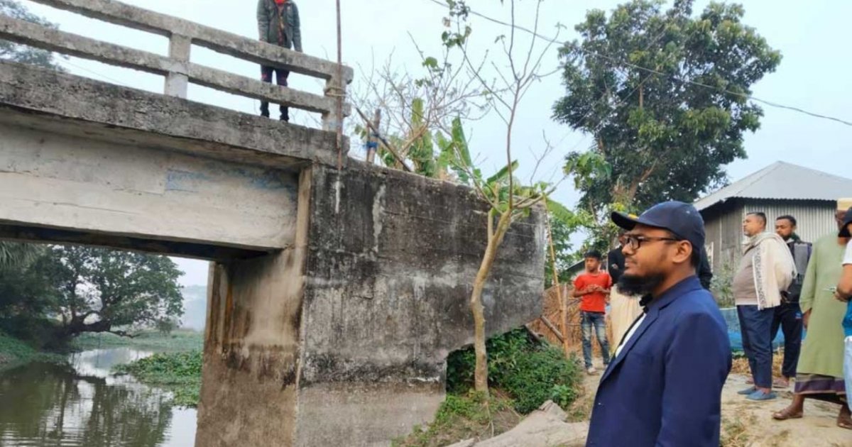 সেতুর কাজ বাকি রেখেই ‘অস্ত্র ঠেকিয়ে’ টাকা তুলে নিল ঠিকাদার