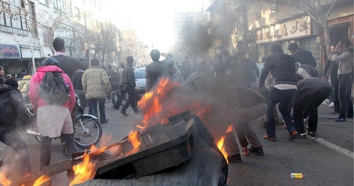 ইরানের বিরুদ্ধে হামলায় সৌদি আরবের আকাশসীমা ব্যবহার করতে যুক্তরাষ্ট্রকে নিষেধাজ্ঞা 