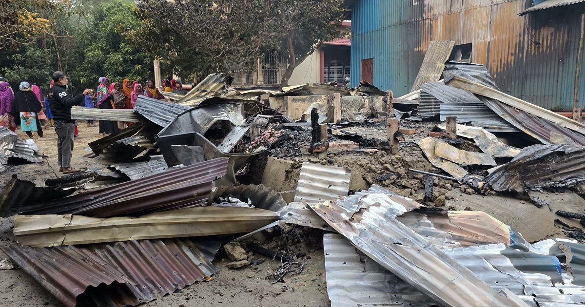 মাদারীপুরে আধিপত্য বিস্তারকে কেন্দ্র করে ১৩ বসতঘরে আগুন, আহত ৬