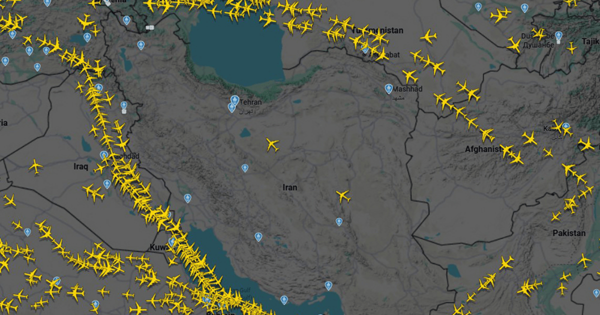 পাঁচ ঘণ্টা বন্ধ রাখার পর খুলে দেওয়া হলো ইরানের আকাশসীমা
