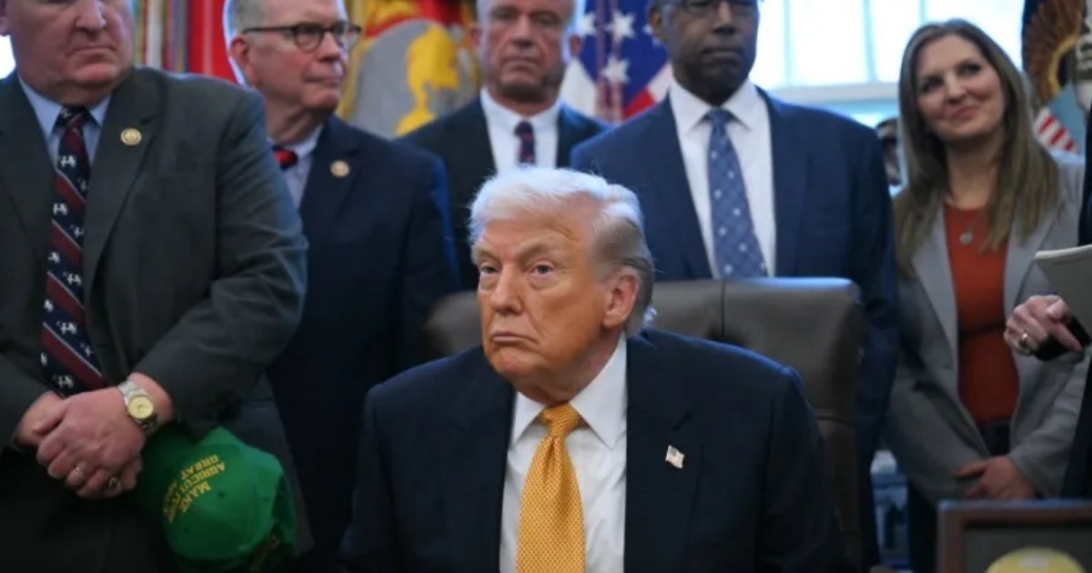 ইরানে হত্যাকাণ্ড বন্ধের আশ্বাসে সুর নরম করলেন ট্রাম্প