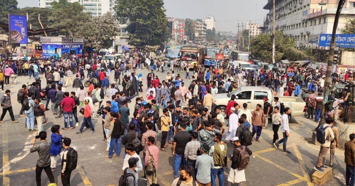 পৃথক দাবিতে সাত কলেজ ও তেজগাঁও কলেজ শিক্ষার্থীরা রাস্তায়, একই স্থানে আজও অবরোধের ঘোষণা