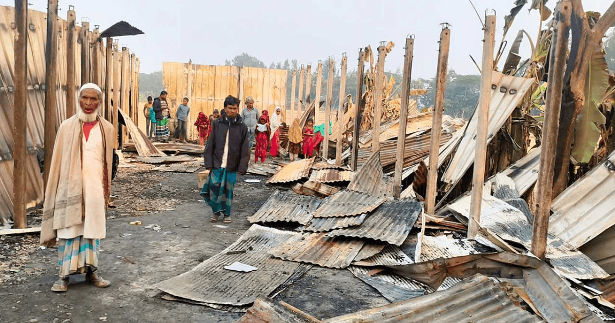 ষষ্ঠ শ্রেনির ছাত্রীকে নিয়ে পলাতক প্রধান শিক্ষক, মাদরাসায় আগুন