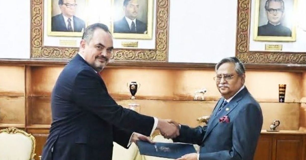 রাষ্ট্রপতির কাছে পরিচয়পত্র পেশ করলেন নতুন মার্কিন রাষ্ট্রদূত