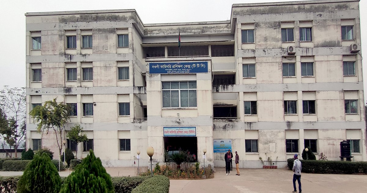 ‘ড্রাইভিং পরীক্ষায় পাসের জন্য প্রতিজনকে দিতে হয় দুই হাজার টাকা’