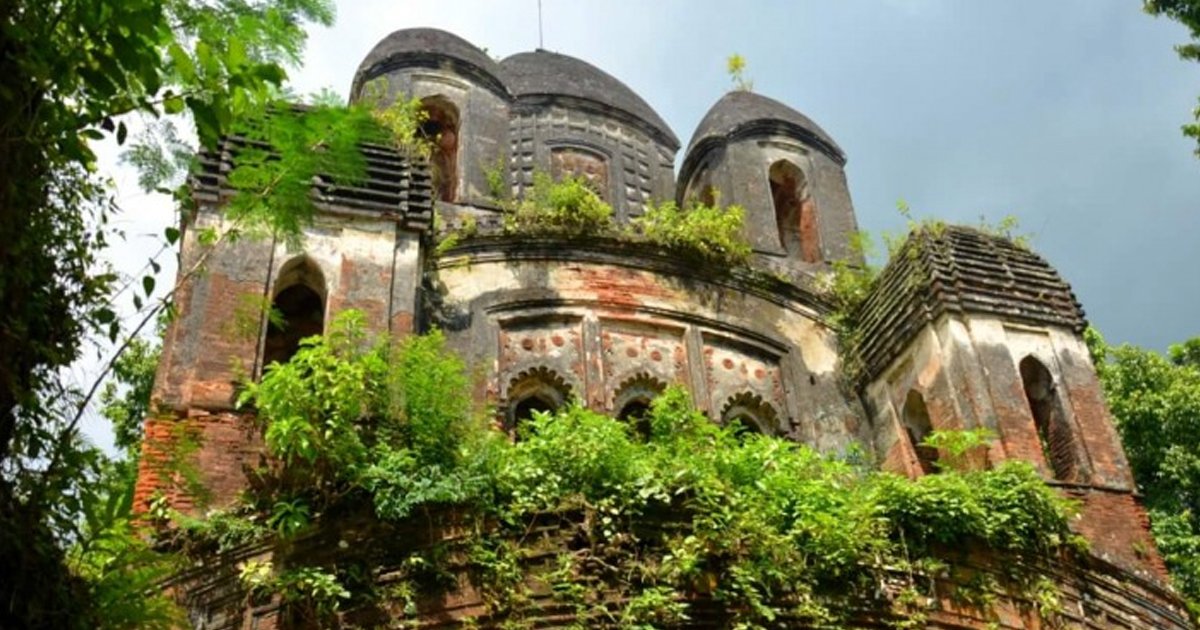 অযত্ন-অবহেলায় ধ্বংসের পথে ২৬০ বছরের মঠবাড়ি মন্দির