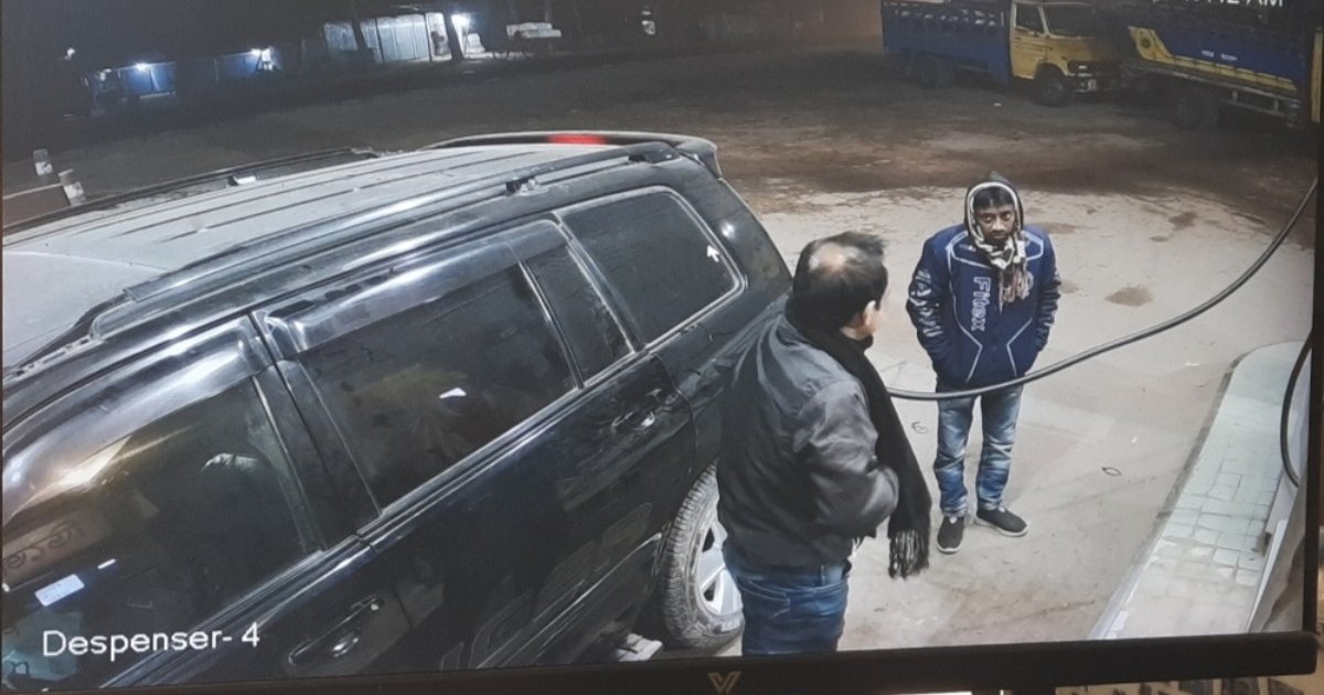 তেল নিয়ে টাকা না দিয়ে ‘পালানোর সময়’ গাড়িচাপায় যুবক নিহত