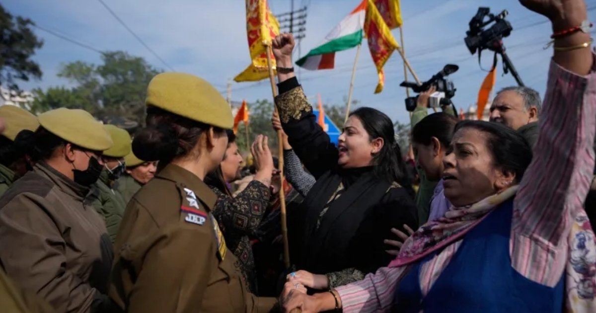 অধিকাংশ মুসলিম শিক্ষার্থী ভর্তি হওয়ায় কাশ্মীরে কলেজ বন্ধ করলো ভারত