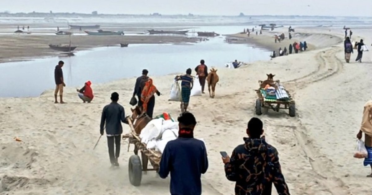 ব্রহ্মপুত্রের সঙ্গে নিত্যযুদ্ধ, ধু-ধু বালুচরে বন্দি ফুলছড়ির জীবন