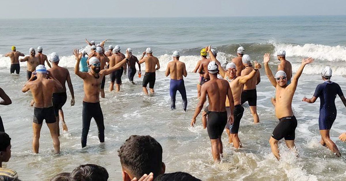 টেকনাফ থেকে সেন্ট মার্টিন, বাংলা চ্যানেল পাড়ি দিচ্ছেন ২ নারীসহ ৩৫ সাঁতারু
