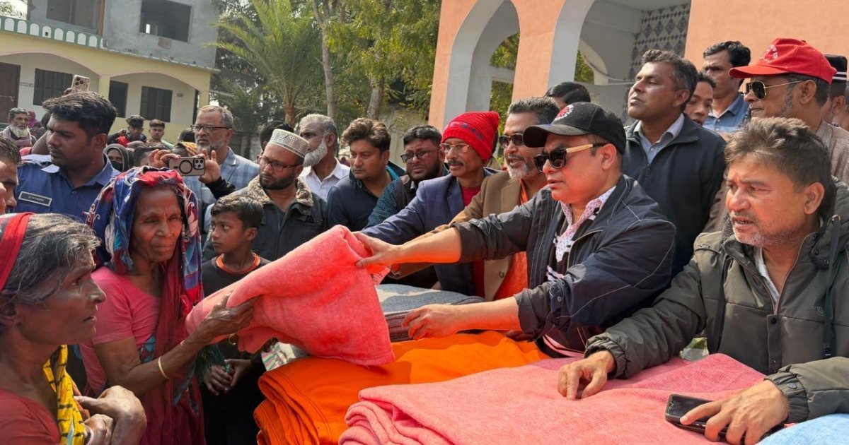 পাইকগাছায় দশ গ্রামের শীতার্ত মানুষের পাশে বাসস চেয়ারম্যান আনোয়ার আলদীন