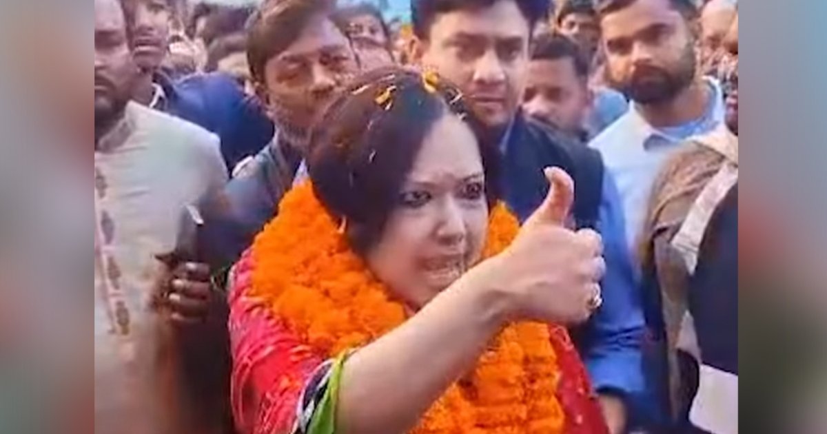 বৃদ্ধাঙ্গুলি দেখিয়ে ম্যাজিস্ট্রেটকে রুমিন ফারহানা বললেন, ‘আপনাদের এইরকম দেখায়’