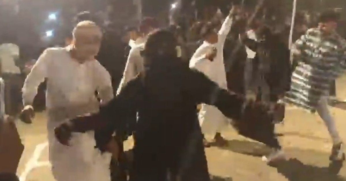 ফুটবল টুর্নামেন্টে বোরকা পরে নাঁচলো একদল তরুণ, ভিডিও ভাইরাল