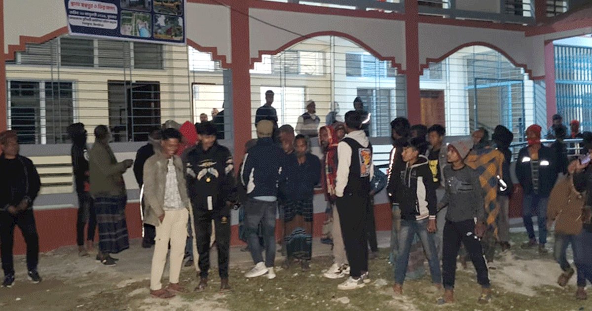 রাতের অন্ধকারে মাদরাসায় নিয়োগ পরীক্ষার আয়োজন