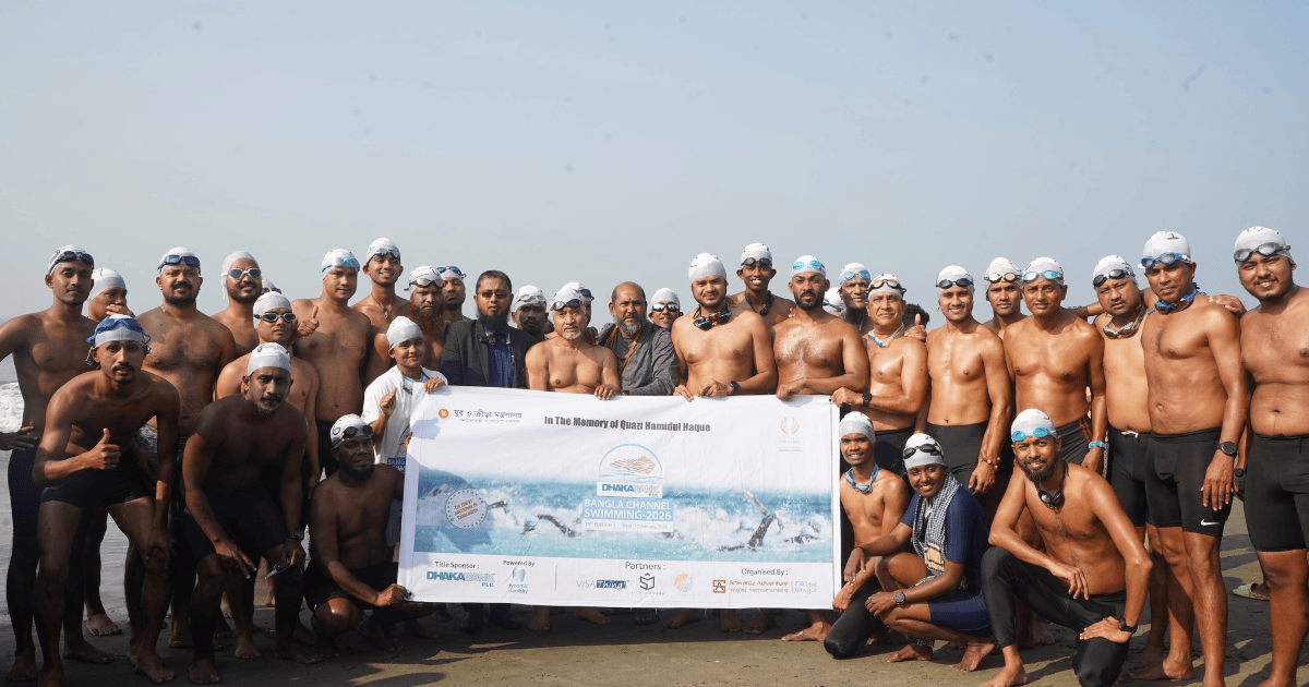 বাংলা চ্যানেল পাড়ি দিলেন ৩৫ সাঁতারু